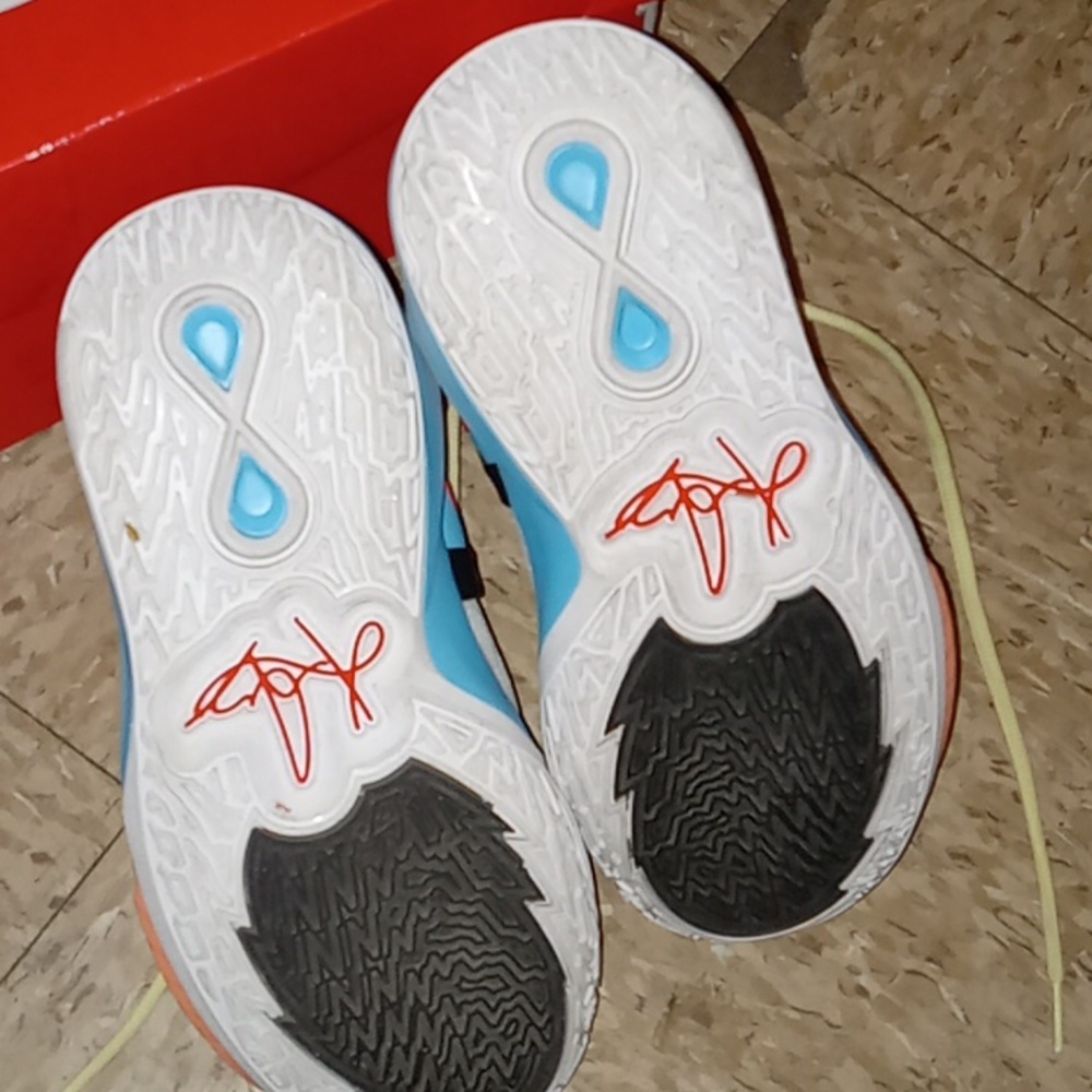 Shoes - Picture 3 of 3